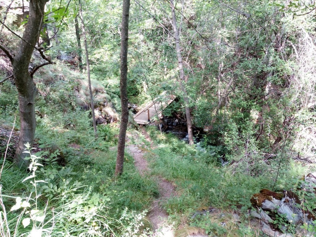 Saliendo de estaón por Travesía Pirenaica Gr11