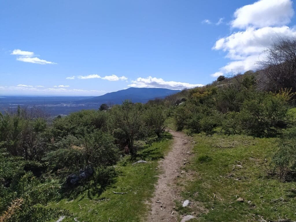 Circular por el Alto del León