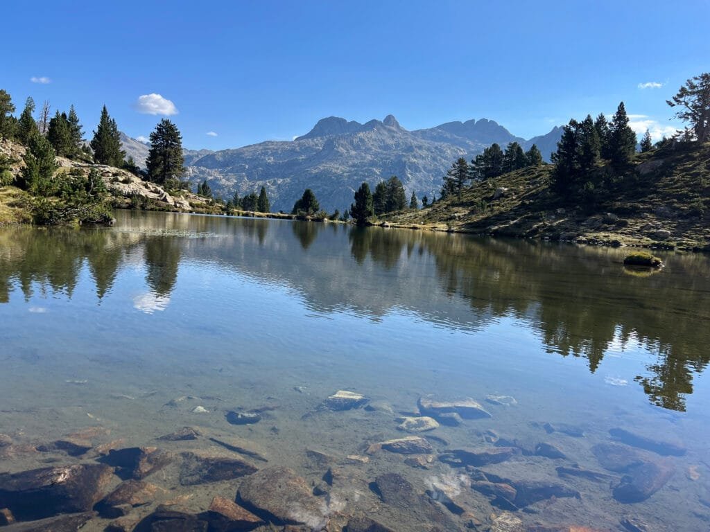 Lago de los pirineos