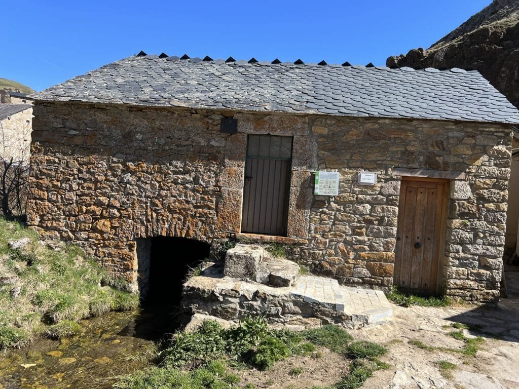 Un molino de agua
