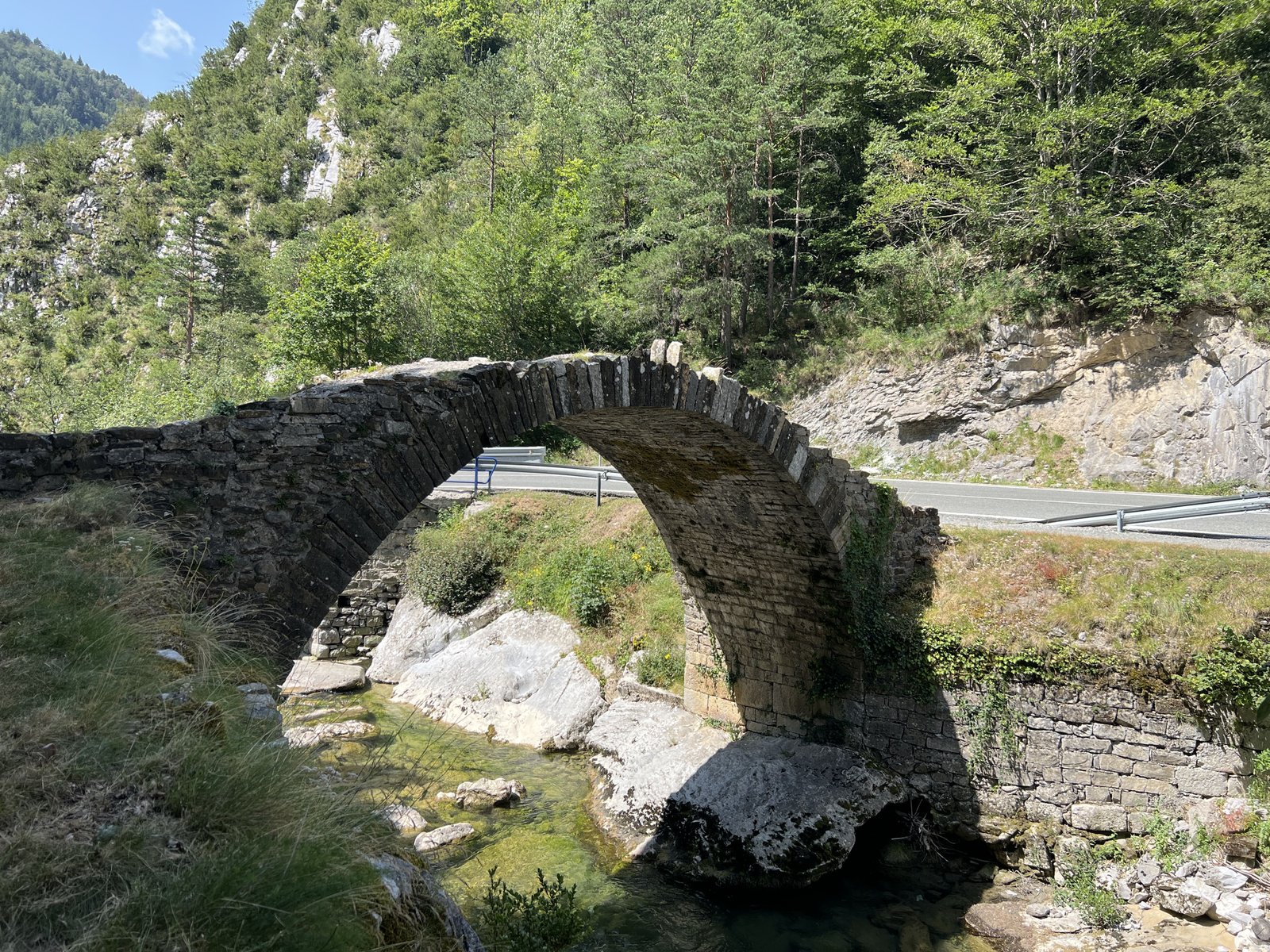 Isaba Basque Ruta Circular en Isaba - Cascada de Belabarze